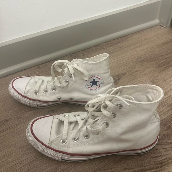 White converse - Picture 4 of 8